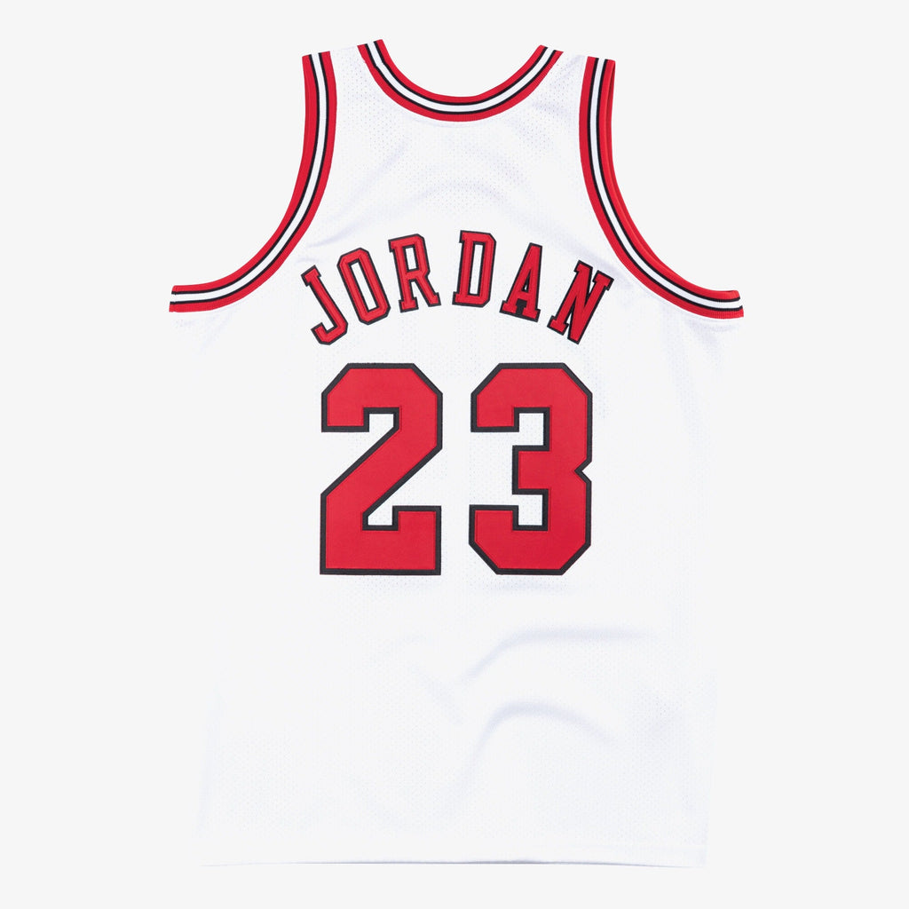 Chicago Bulls Mitchell & Ness Authentic Jersey Home Michael Jordan 1995-96 product image 3, provided for visual reference