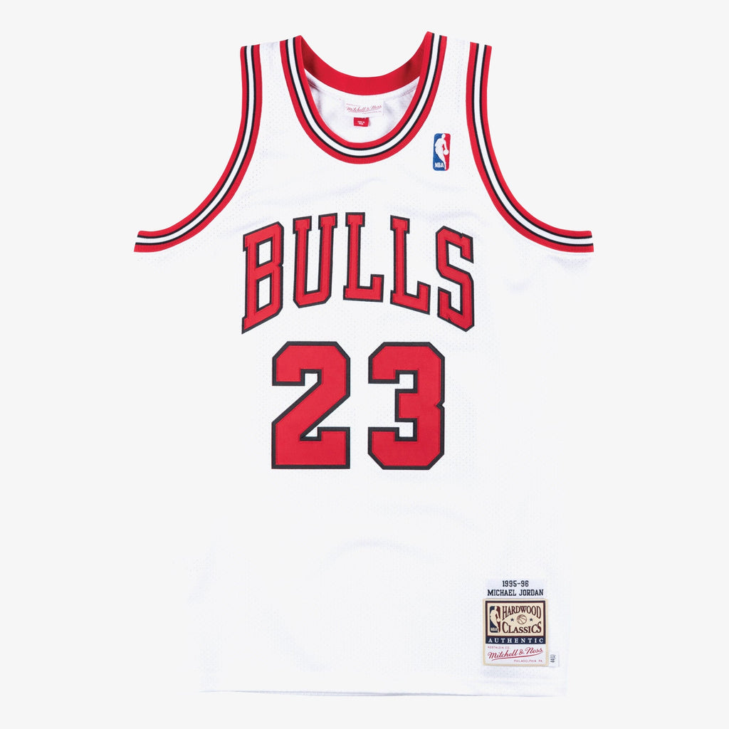 Chicago Bulls Mitchell & Ness Authentic Jersey Home Michael Jordan 1995-96 product image 2, provided for visual reference