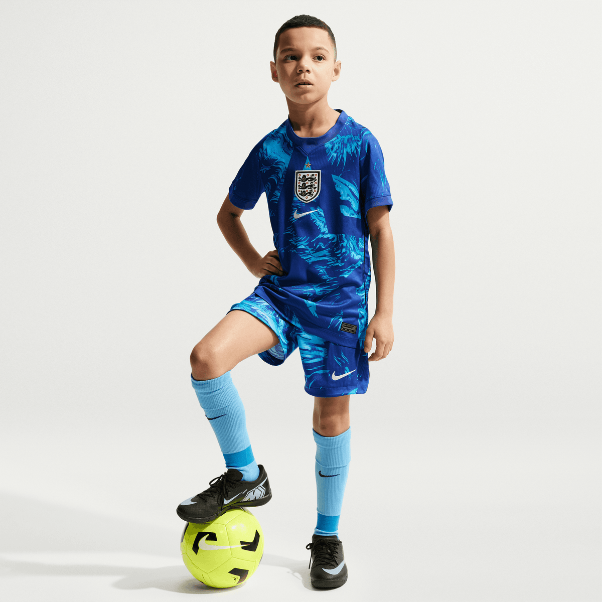 Nike Youth England Home 2026 Goalkeeper Jersey product image 3, provided for visual reference and product detail review