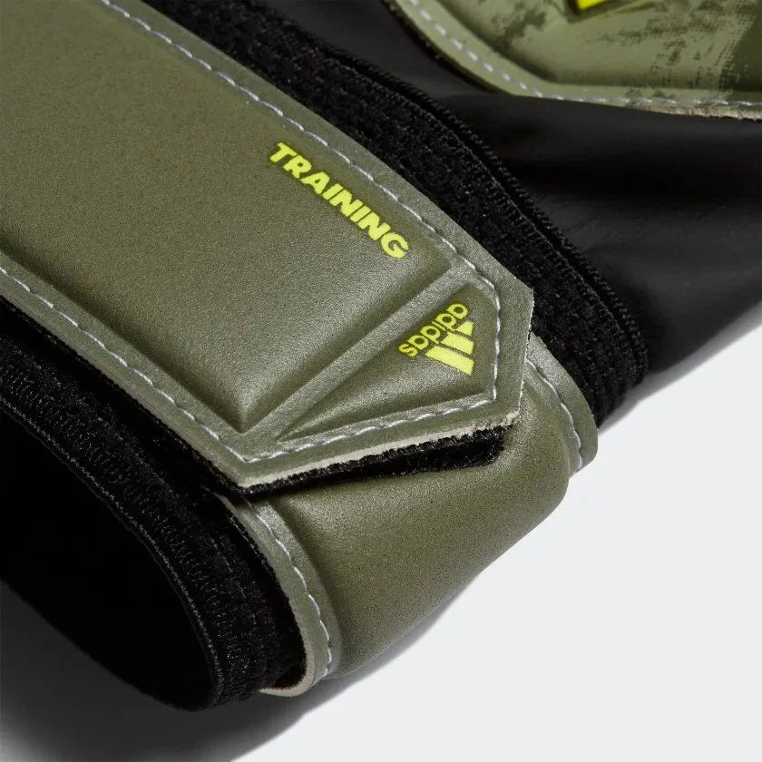 adidas Predator Training Goalkeeper Gloves - Camo-Yellow product image 4, provided for visual reference and product detail
