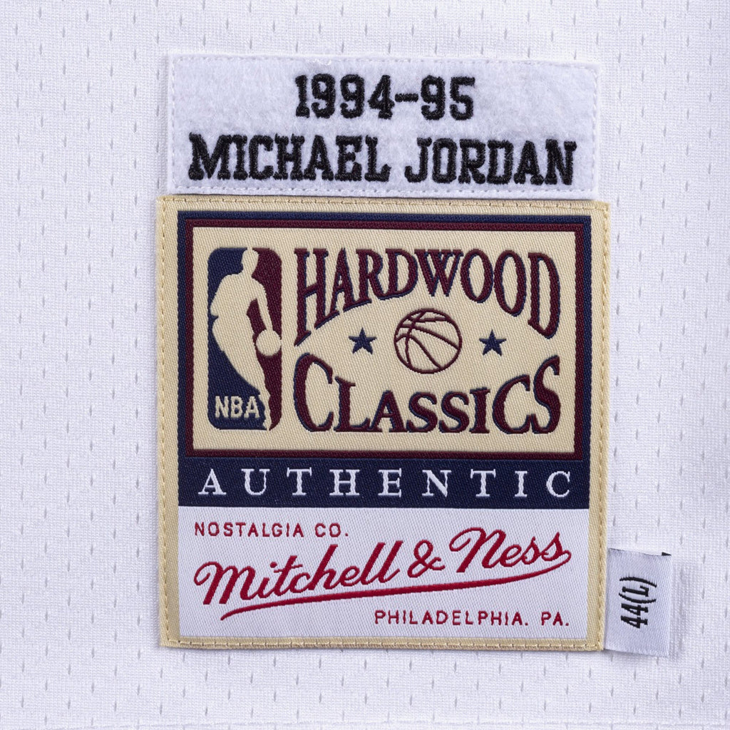 Chicago Bulls Mitchell & Ness Authentic Jersey Michael Jordan 1994-95 product image 4, provided for visual reference and